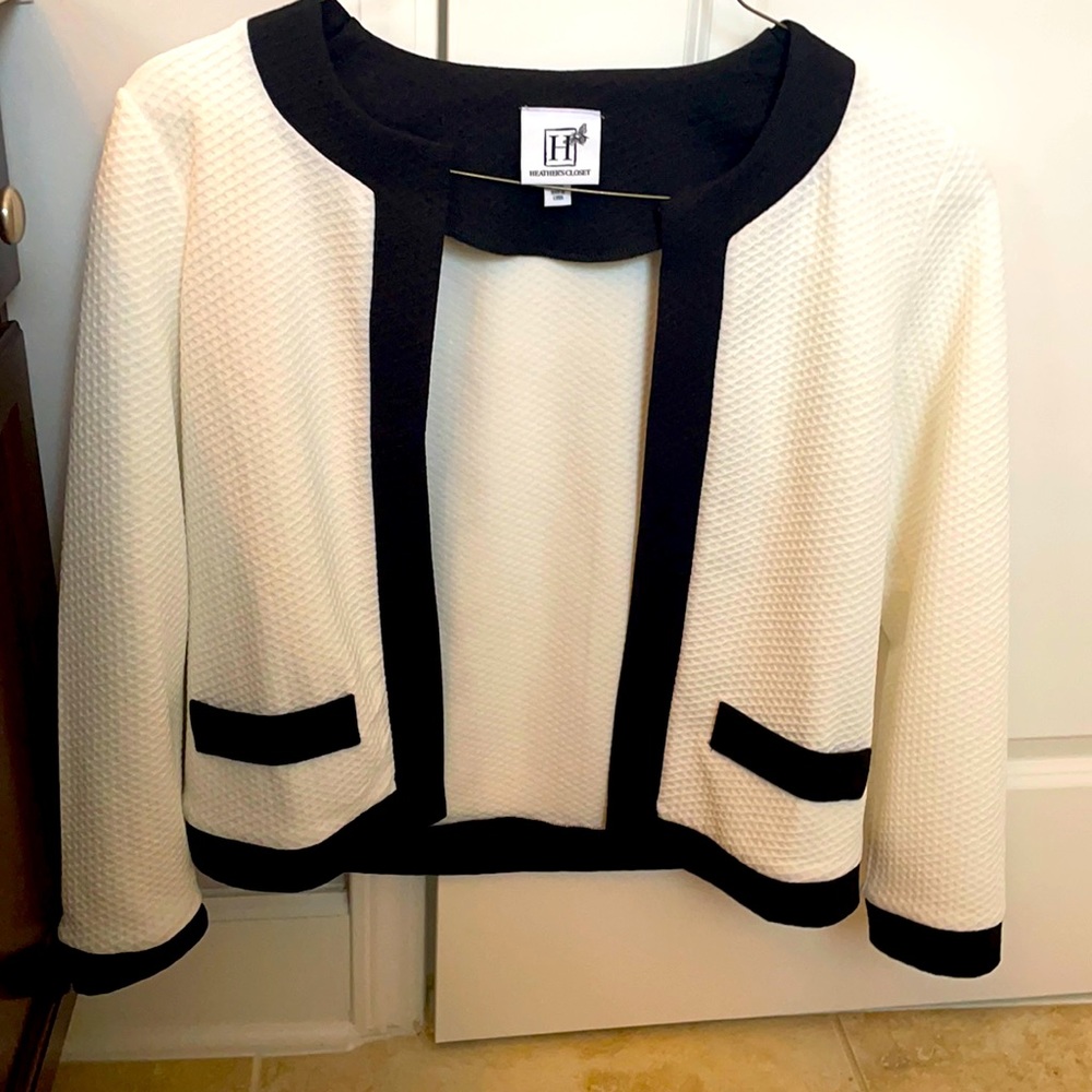 Heather's Closet Textured Knit Long Sleeve Contrast Trimmed Hook Front Blazer